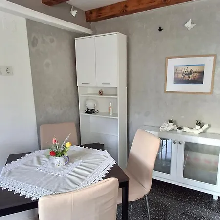 Estera Apartman *